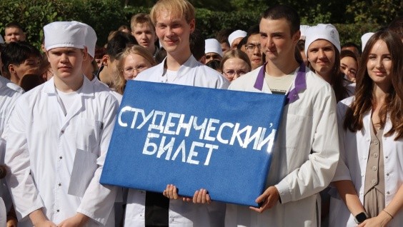 С торжественной линейки начался новый учебный год в Амурской медакадемии